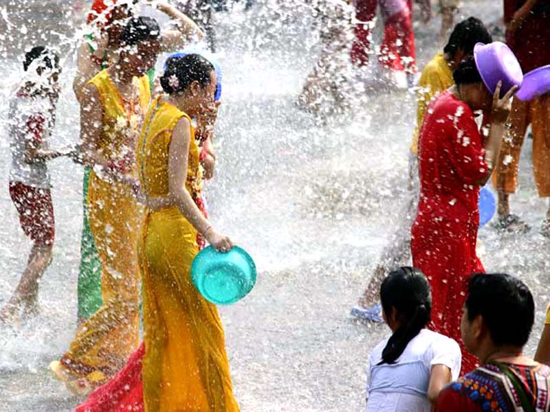 泼水节狂欢图片,泼水节狂欢图库,泼水节狂欢旅游图片